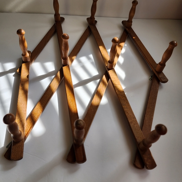 Vintage wooden accordion coat/hat/plants ect - Picture 12 of 14